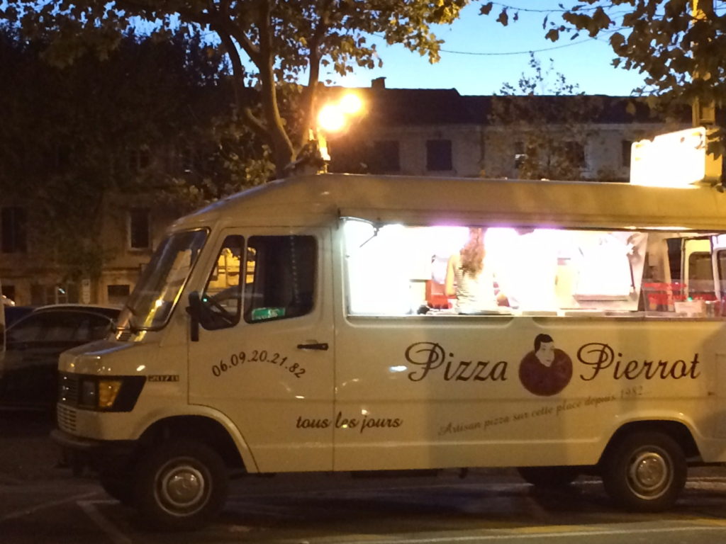 A hot pizza truck in St. Rémy de Provence.